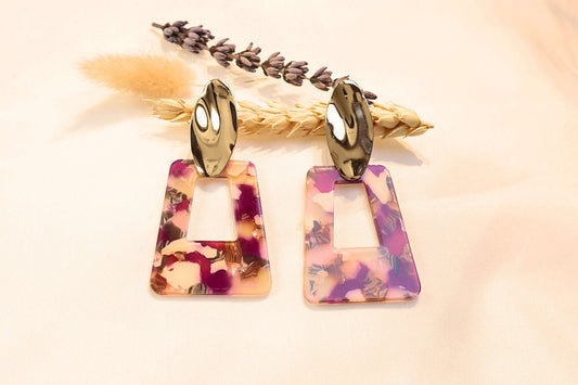 Reflect your glow and stand out with a sleek finish.