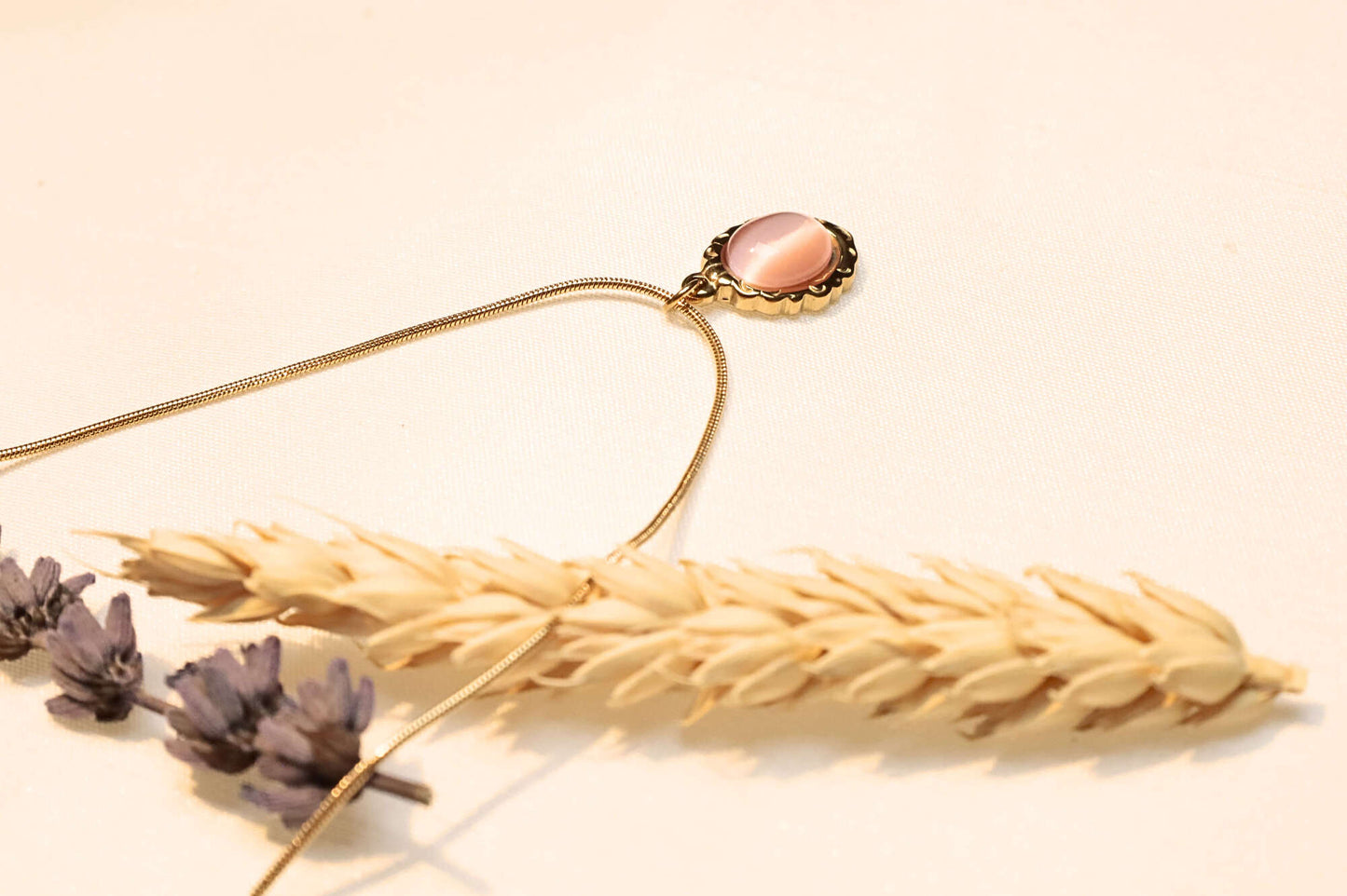 Adjustable snake chain necklace, perfect for daily wear.