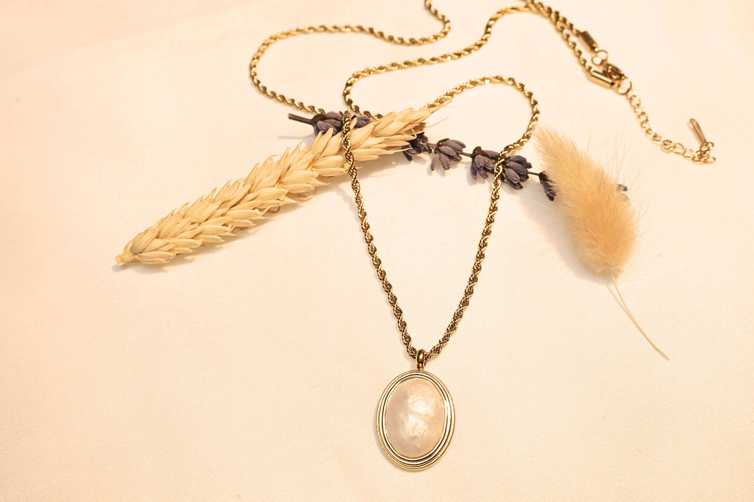 Gold-Plated Rope Chain Necklace brings a sophisticated charm to your vintage style.