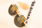 Bold and playful gold earrings featuring orange and multitone resin, a must-have for statement jewelry lovers.