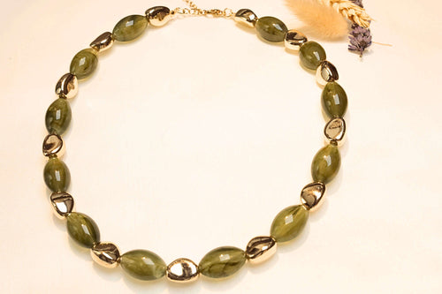 Bohemian gold-plated necklace with green stone effect.