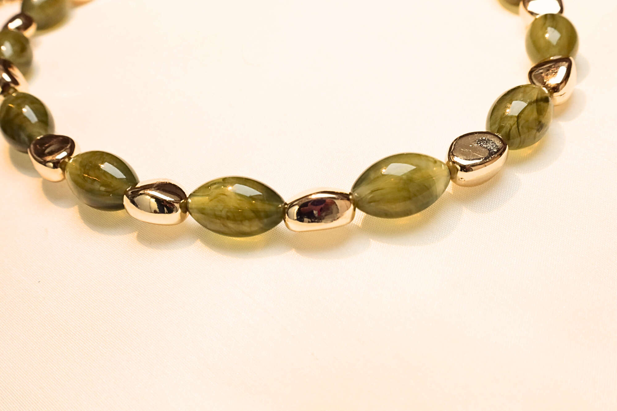 Perfect for everyday and special occasions, green stone necklace.