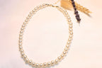  Minimalist and elegant pearl necklace – Creates a soft and romantic look.