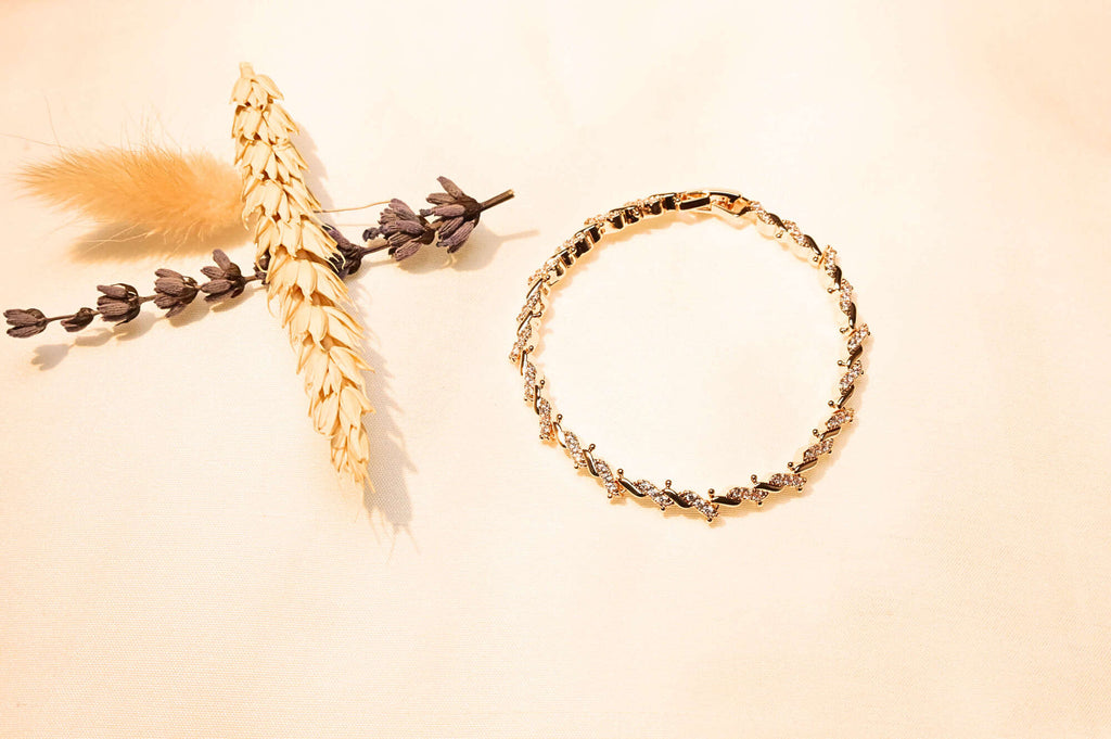 Cubic Zirconia gold-plated bracelet – an elegant, sparkling accessory for every occasion.