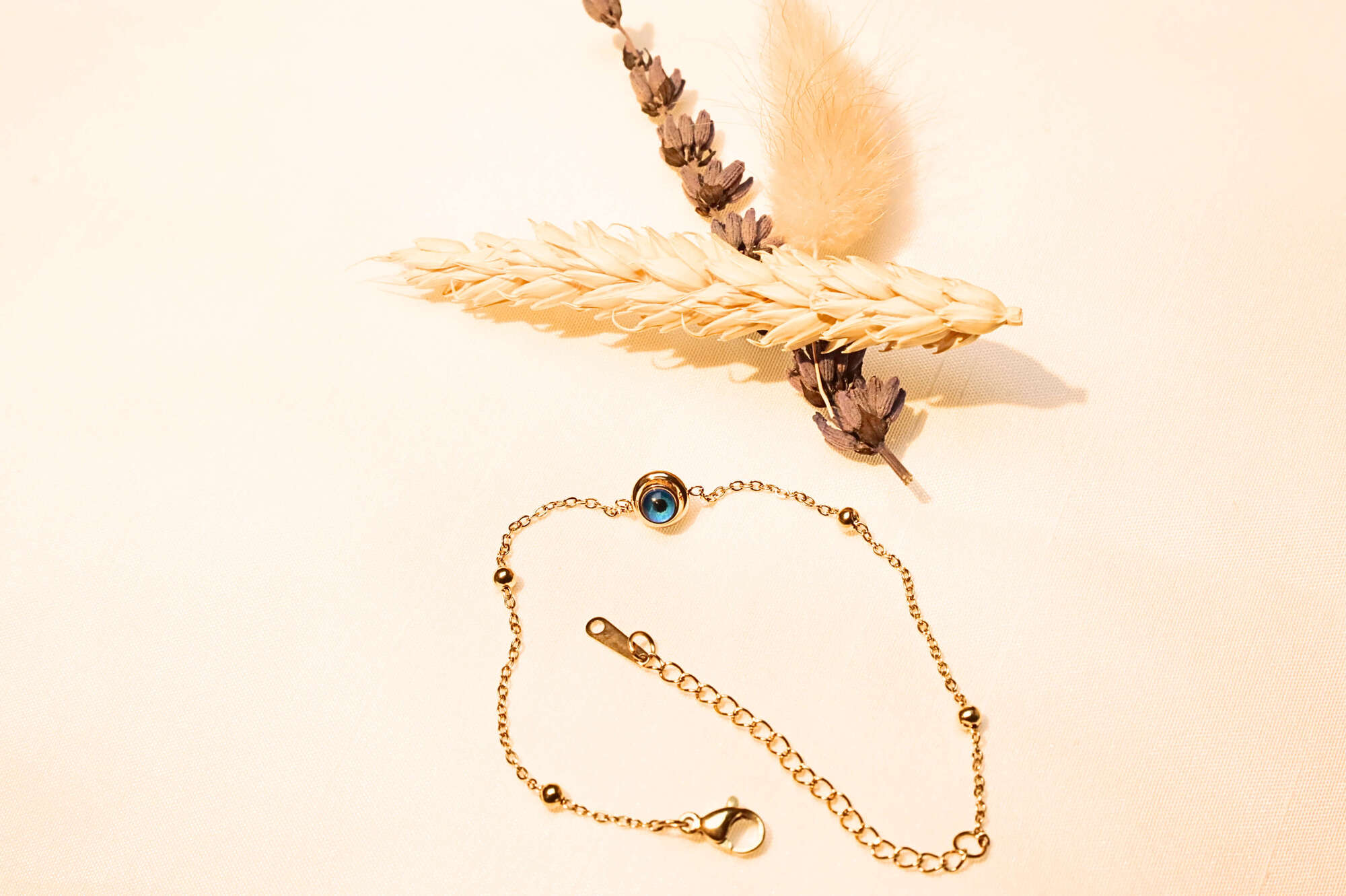 Evil eye charm bracelet, perfect for both daily wear and special occasions.
