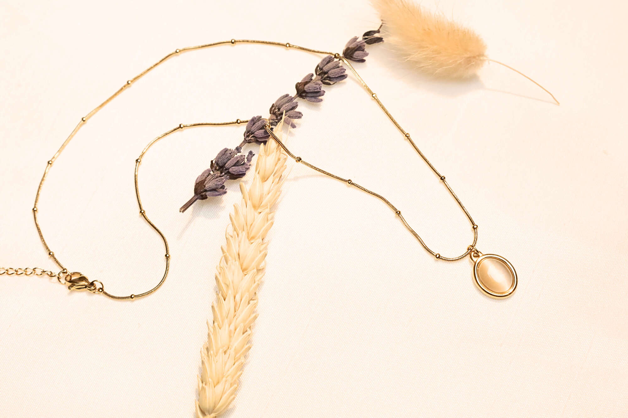 A must-have for vintage jewelry lovers with its retro-inspired design.