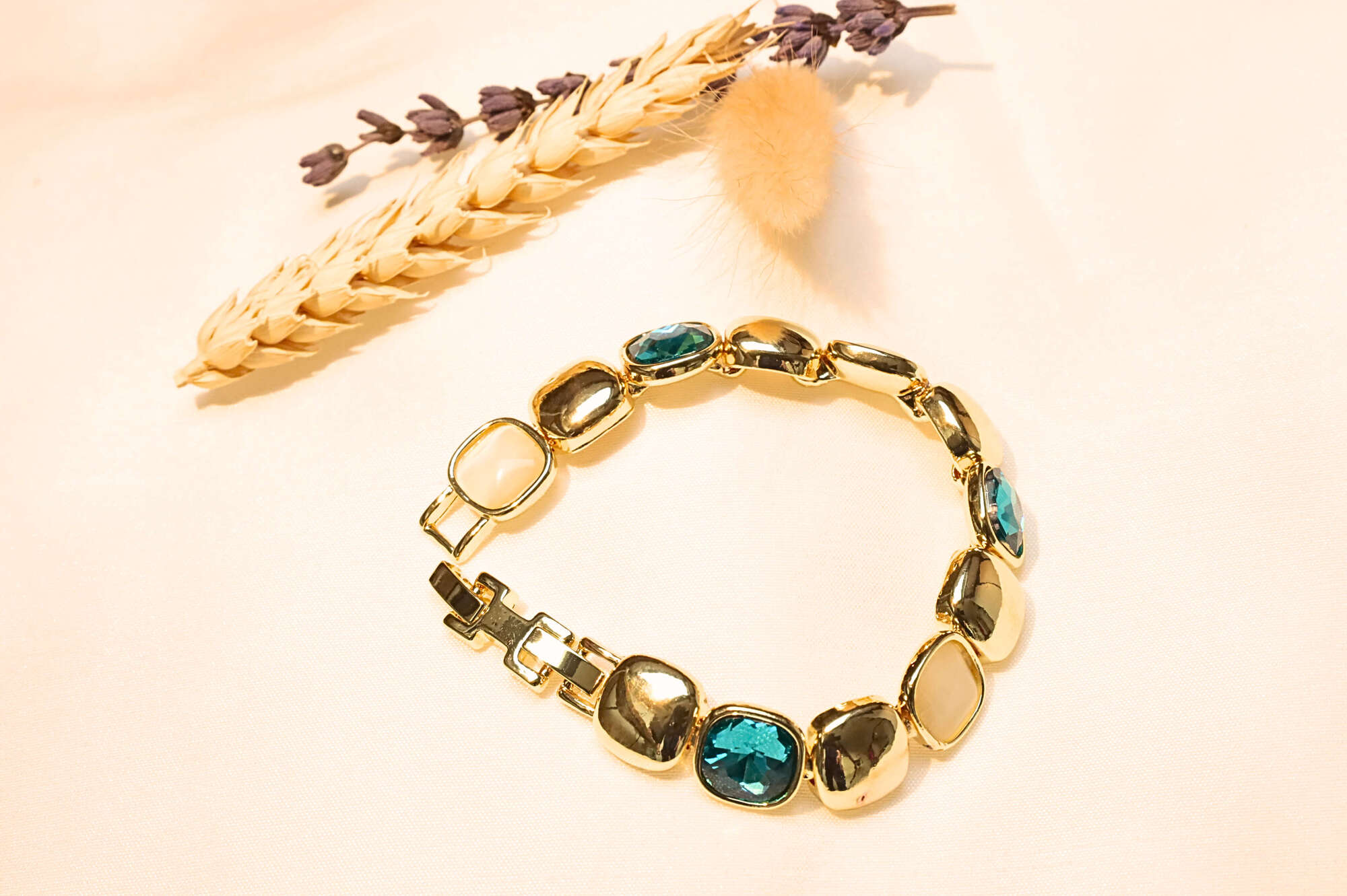 Luxury gold-plated bracelet featuring dazzling blue gemstones, adding a sophisticated touch to any outfit.
