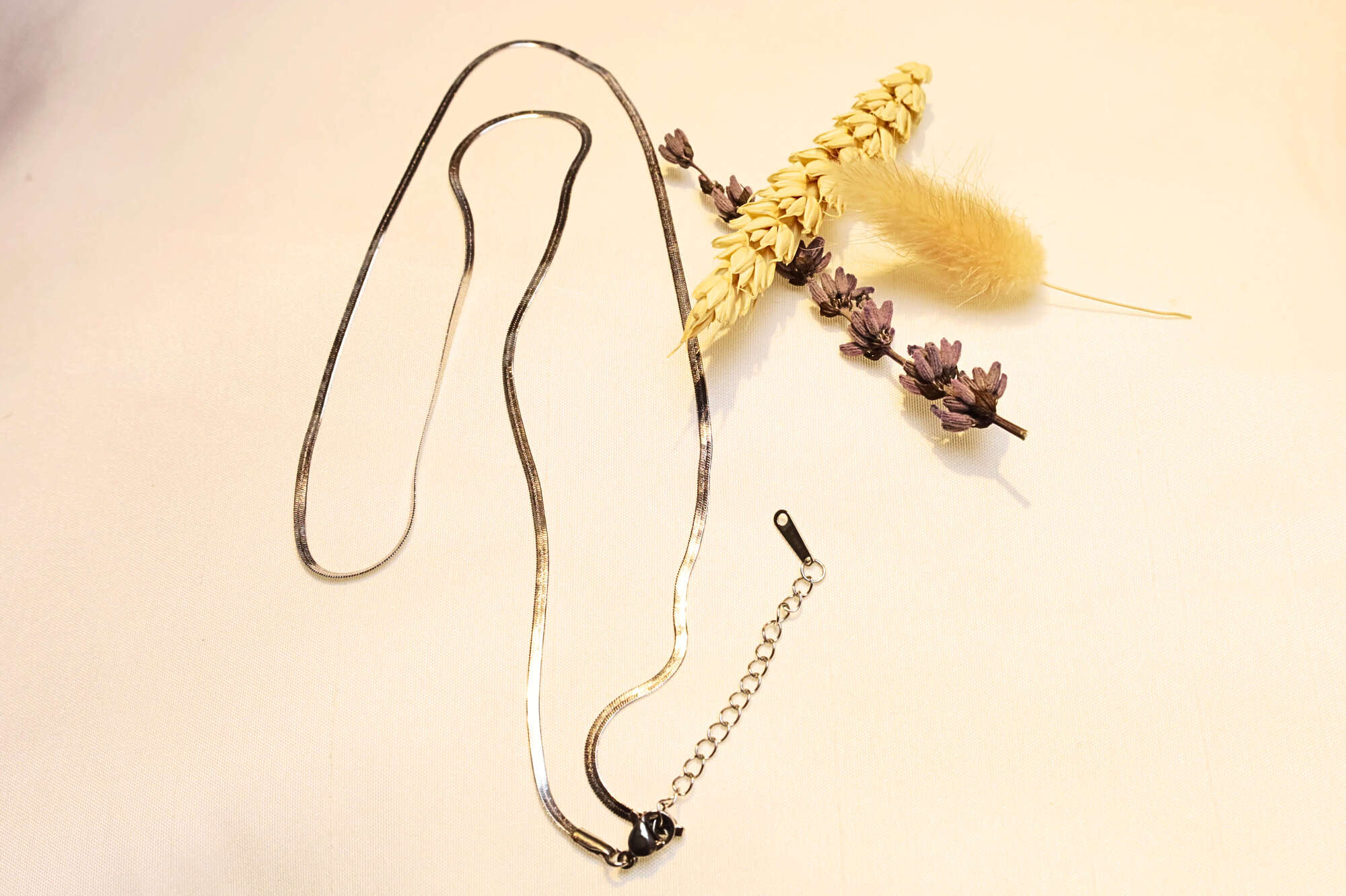 Shiny snake chain necklace – A modern and fluid design that complements any style.