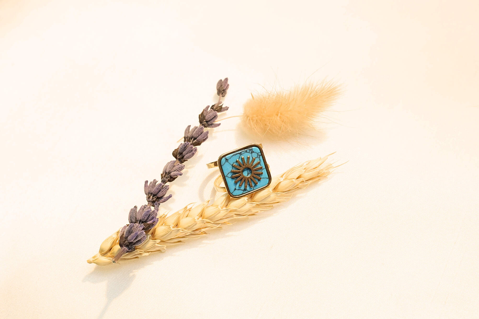 Elegant blue stone ring, reflecting a bohemian style