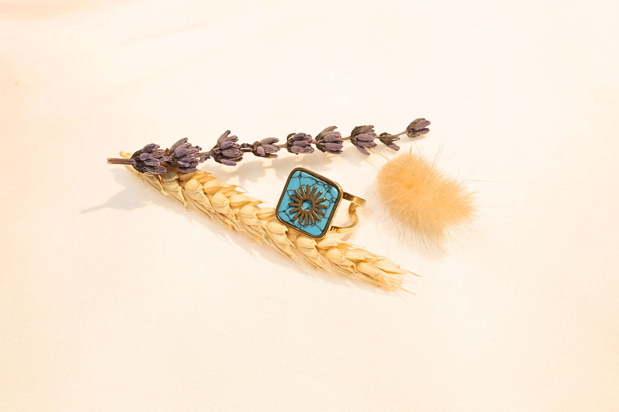 Luxurious natural stone ring, standing out with its fine details