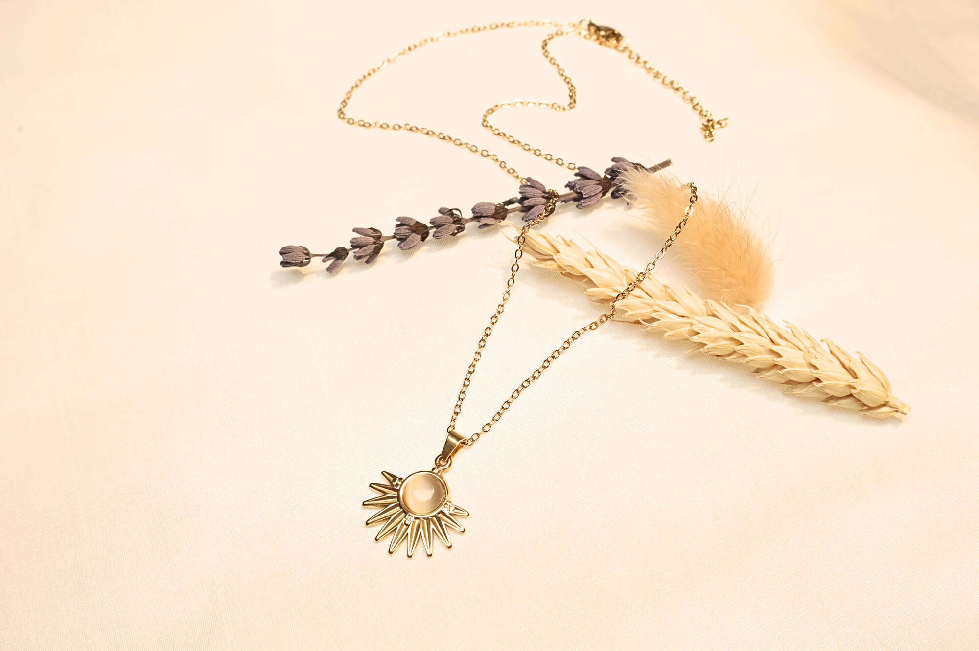 Elegant pearl-accented gold sun necklace – A special accessory that elevates your energy.