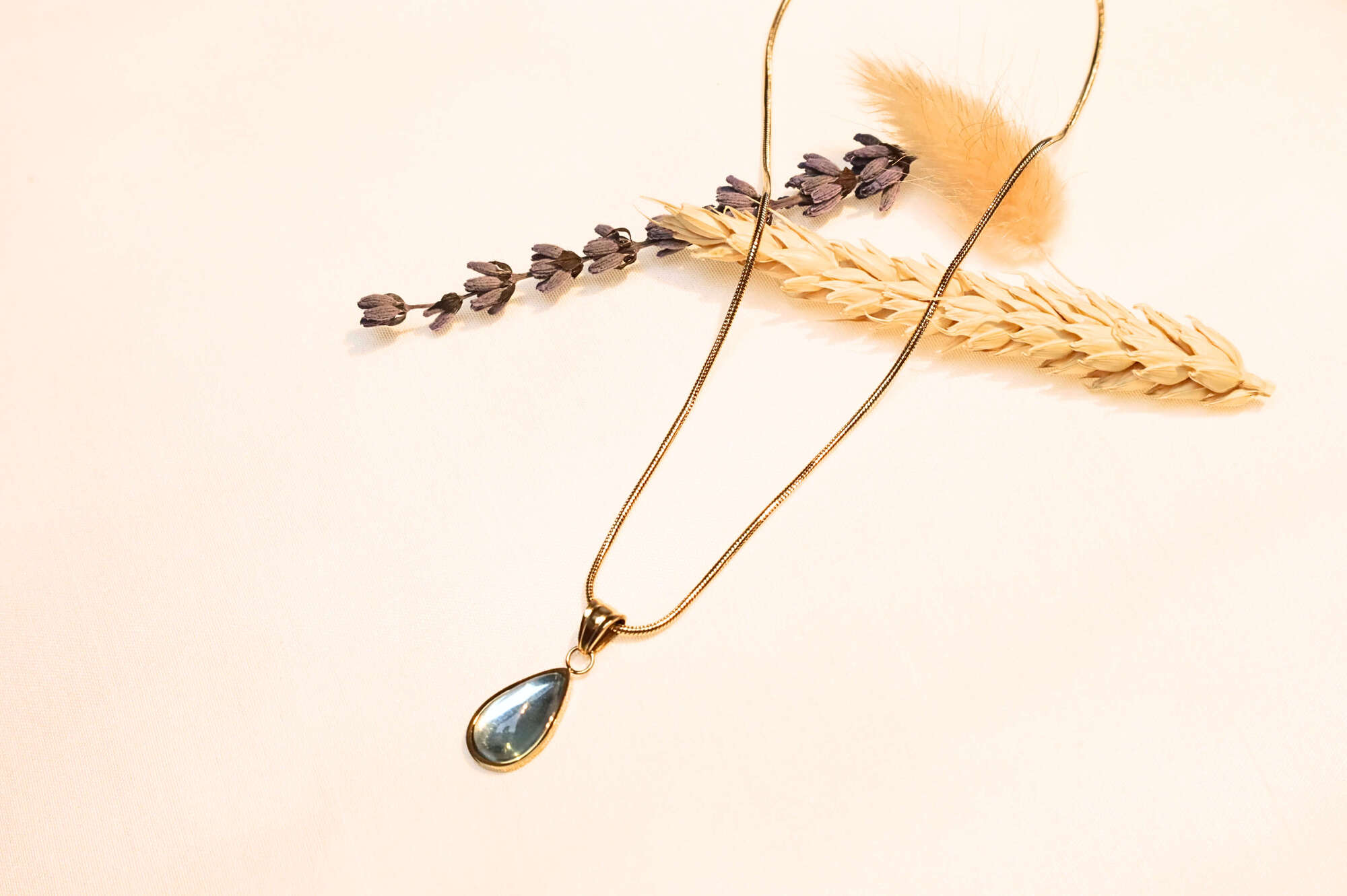 Sparkling turquoise stone and delicate chain necklace design.