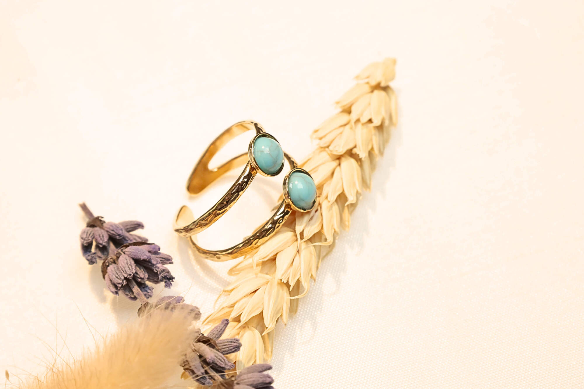 Lightweight and comfortable ring, perfect for daily and special occasions