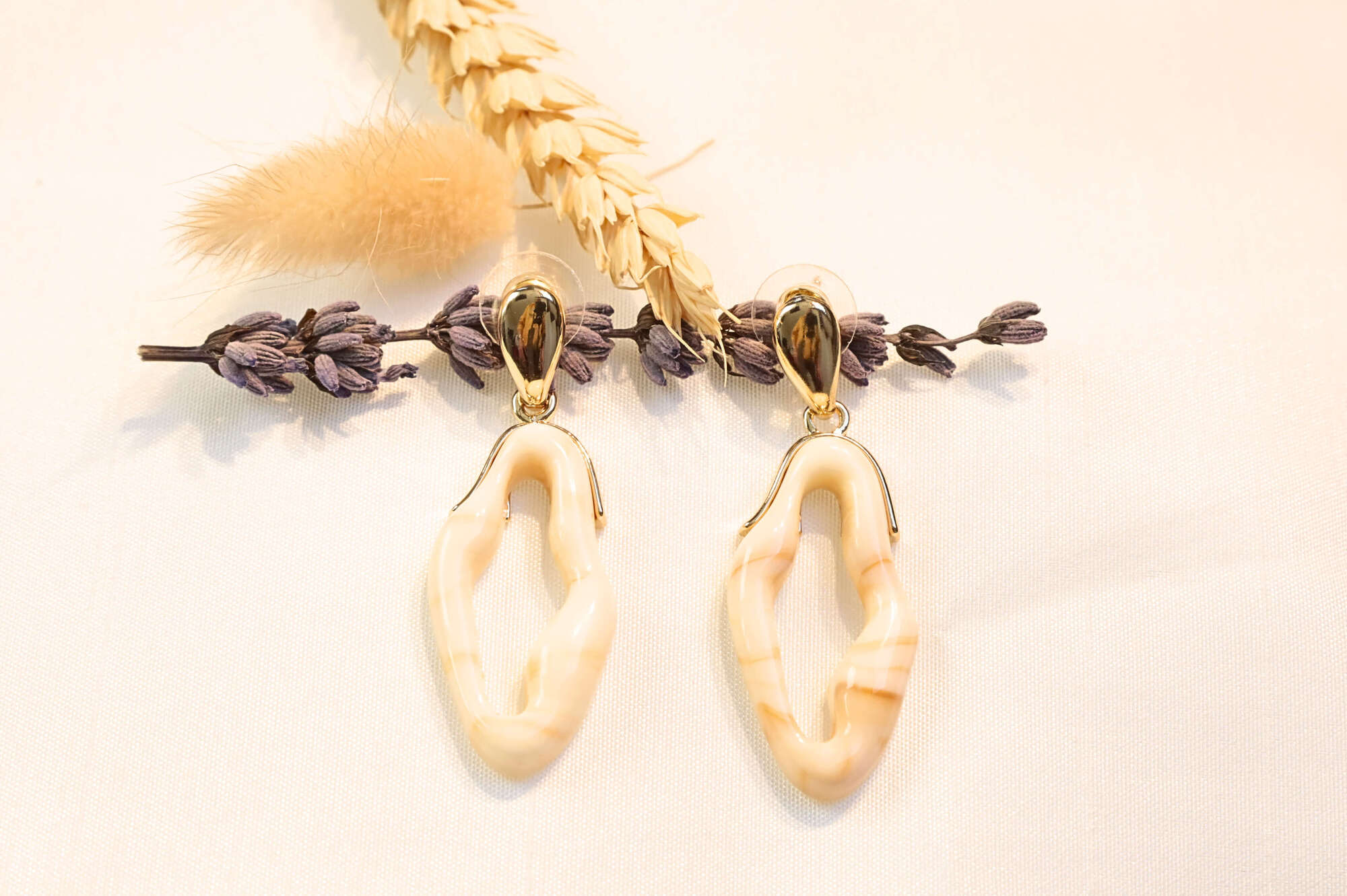 Lightweight yet bold, these WaveFlow earrings offer a timeless blend of minimalism and statement style.