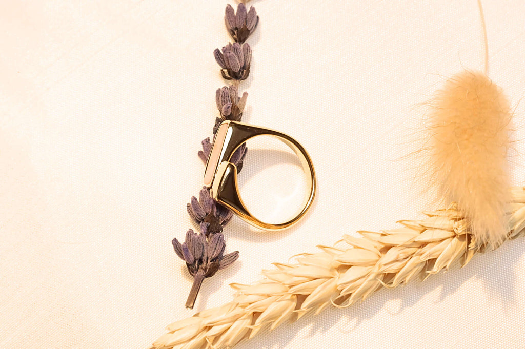 Modern & chic designed ring side profile view